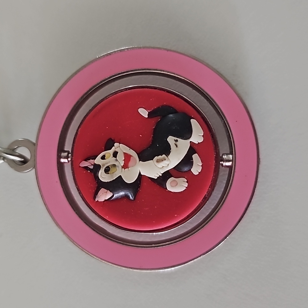New Walt Disney Minnie Mouse Spinner Keychain featuring a cat design - Picture 6 of 8